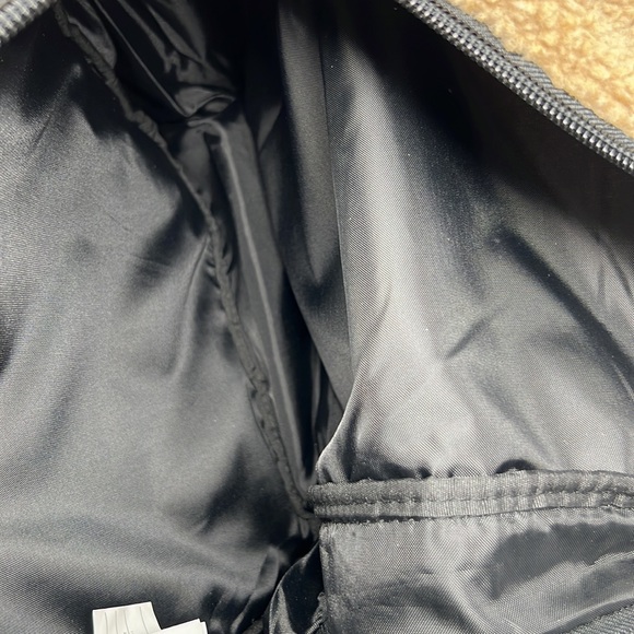 KAVU Backpack FLEECE Driftwood 16” x 12” x 5.5” (18L or 1100 cu in) - Picture 6 of 9